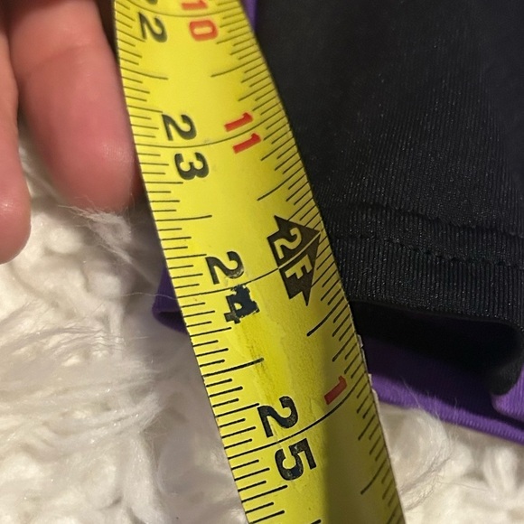 Infinite performance  High Black Leggings purple pockets S 85 Carrie underwood - Picture 4 of 5